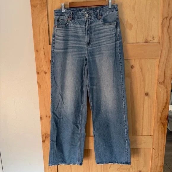 American Eagle Strigid Curvy Super High-Waisted
Baggy Straight Jean - Picture 2 of 8